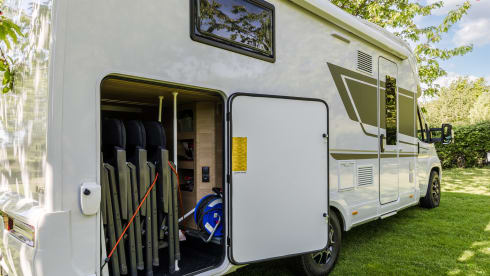 SL670 – 4p Adria Mobil semi-integrated uit 2024
