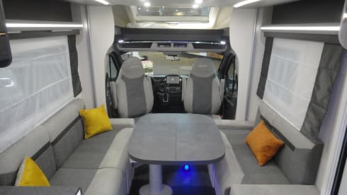 Beautiful recent 2p Chausson 640 semi-integrated from 2021
