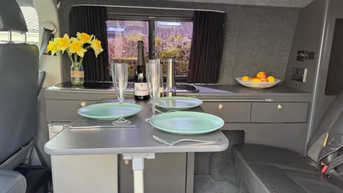 Sunshine Daisy – 4 berth Volkswagen campervan from 2006