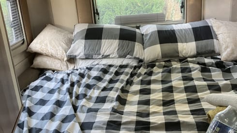 4 berth Swift Escape 674 Motorhome