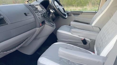 Adventure van  –  the coolest Volkswagen automatic from Edinburgh airport 