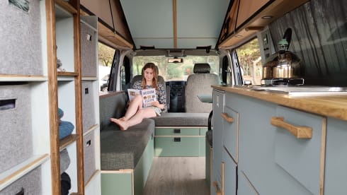 VW Bussy – Volkwagen T5 with outdoor kitchen