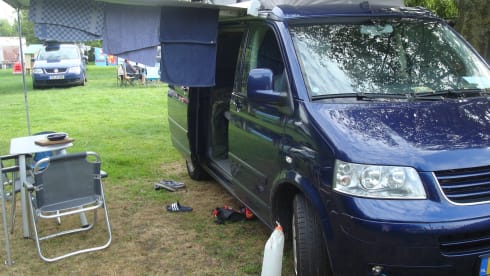 strong, tough VW T5 - California bus camper