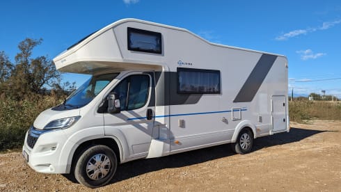 Sun Living  – 6p recent family camper from 2021 - Sun Living alcove