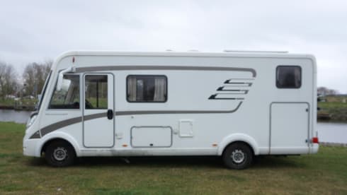 Kap – 4 person Hymer integrated with length beds!