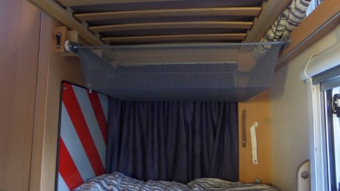 Compact family camper with bunk bed