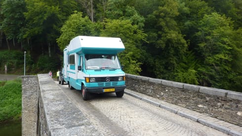 5p Mercedes-Benz alcove uit 1982