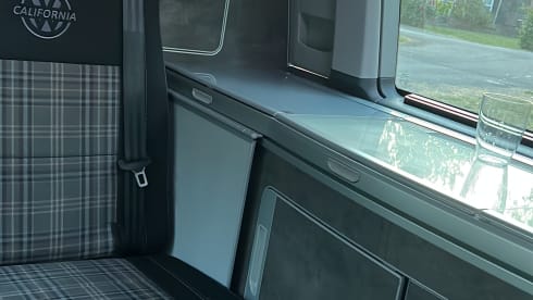 Oti – 4 berth Volkswagen campervan from 2022