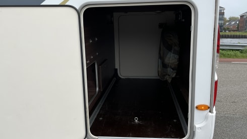Joep – Luxe Bürstner camper > KINGSIZE BED  (TV-AIRCO-VRIJE KM)