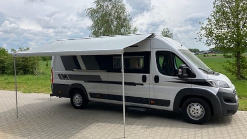Heunie 1 – Beautiful camper van from 2017 with 2 lengthways beds