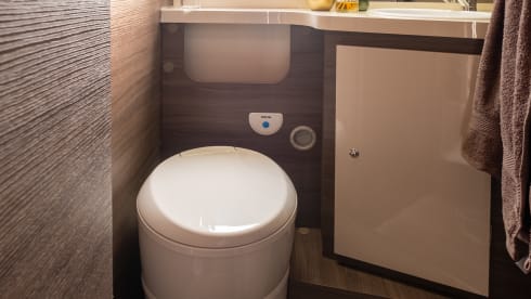 Spacious 5pers. family camper from 2024