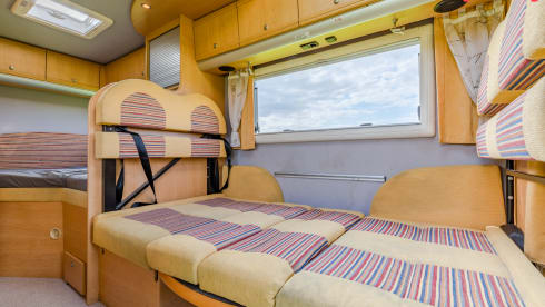 Mercedes Karmann Ontario - practical family camper
