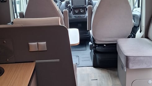 4-pers familie camper, LMC half integraal 2025