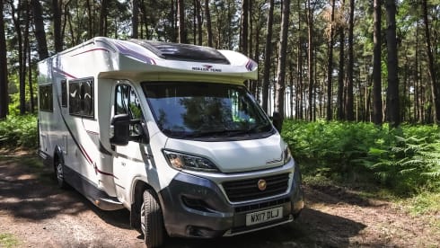 Roscoe – Luxury motorhome - sleeps 6 - Includes Insurance