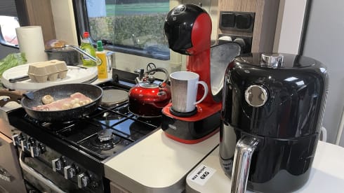 Queenie – Eldiss Majestic 250 - luxury 4 berth with extras 