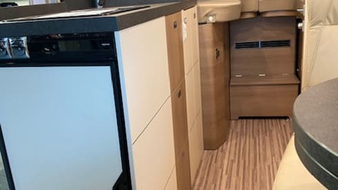 Carthago Malibu 640 LE Coupé First Class Two Rooms - Year 2024