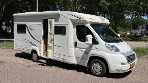LMC Liberty Ti 662 - 4 Persons - 2x Air Conditioning - Semi-integrated