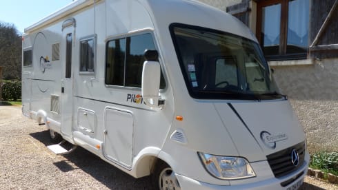 CAMPING CAR MERCEDES PILOT INTEGRAL BVA 4 PLACES