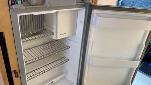 Max  – Cosy comfortable and easy to drive Peugeot MWB 4 birth motorHOME 