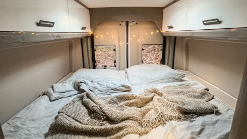Chausson V690 Road Line VIP (garage / trailer hitch)