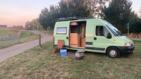 Minty – Minty; Cheerful 2p campervan from 2004, solar panel on the roof!