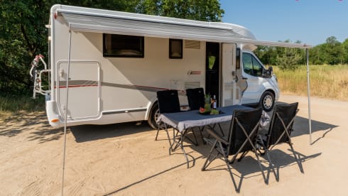 Challenger! – Spacious, modern and luxurious camper with 4 fixed sleeping places - XL garage