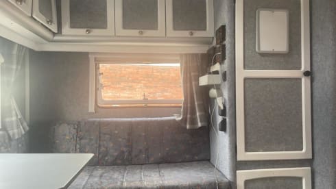 4-Bett, netzunabhängiger, modernisierter Fiat Ducato mit U-Lounge