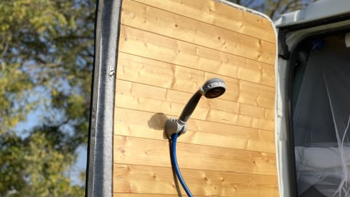 Surf Camper – Off Grid Camperbus Fiat Ducato L2H2 (for hot and cold days)