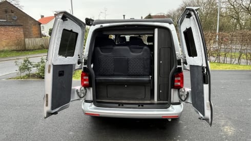 The Onyx – 4 Berth, 5 Seater, VW T6 Highline Campervan