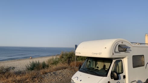 Hymer – Nice Hymer (alcove) camper with air conditioning and cruise control