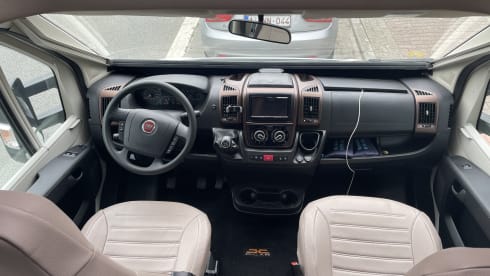 Mc Louis Carat – McLouis Carat 5pers. Semi-integrated from 2020