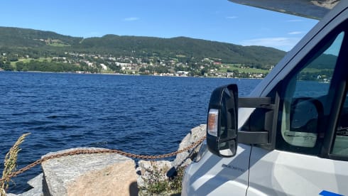 The Beast – Very recent, luxurious 4-person alcove camper