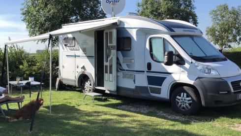 “De Zeeuwse Parel” – luxury 2-person camper for rent