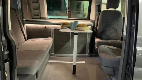 Grijze VW California – Brand new VW California T6 Camperbus from 2021. Possibly with motor trailer.