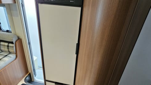 Bertha – Very Luxury, 2 or 4 person LMC semi-integral camper (automatic)