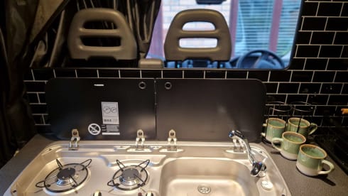 SKYE – OFF-GRID 2 berth Shower Kitchen Heating - bedding included - Campervan