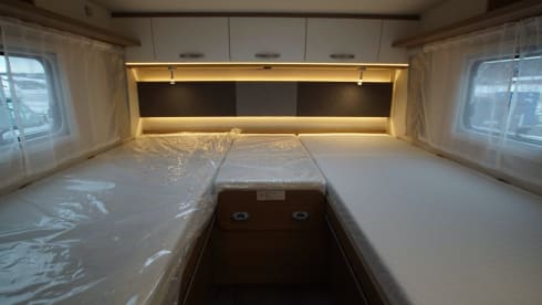 Wille – Automatic, Hymer Carado 4 person family camper, long beds! 