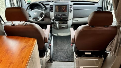 Joy Ride – 2p Volkswagen Crafter from 2010