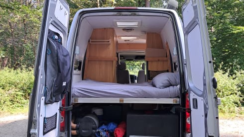 Donna – Adventurous 2p (+2 in tent) Volkswagen bus from 2015