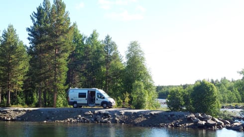 2 p. bus camper with longitudinal beds (AmorA 2017)