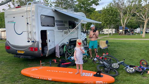 Cosy Family Camper – Complete cozy family camper with large garage 5p Hymer