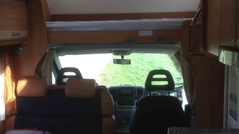 Dethleffs A5881 – Luxury 6-person Dethleffs camper 2x Airco, Navi, bunk bed