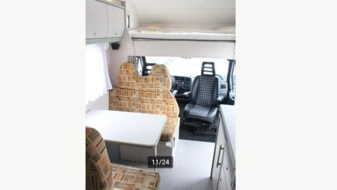 Sleek KNAUS Traveler 4p, 5.5m and double air conditioning!