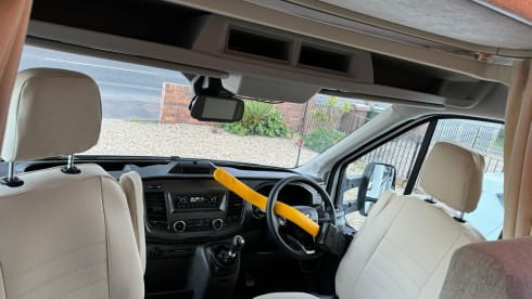 Eze – HR Adventures - Rimor Kilig 9 - 6 berth, 6 seat belt Motorhome