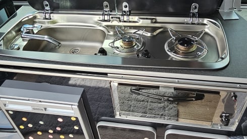 Lizzy the camperess  – 4 berth Volkswagen campervan from 2012