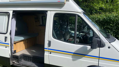 De Vrijbuiter – 7 Berth Chausson bus from 2013