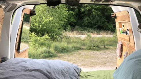 2p Nissan campervan uit 2014
