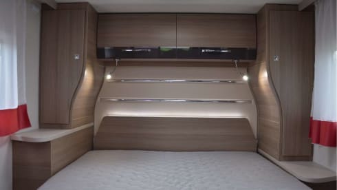 Very luxurious, spacious and comfortable camper with Queen size bed, super complete!