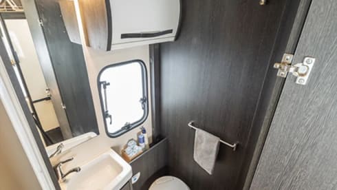 Britney  – Luxury 6 berth Roller Team automatic