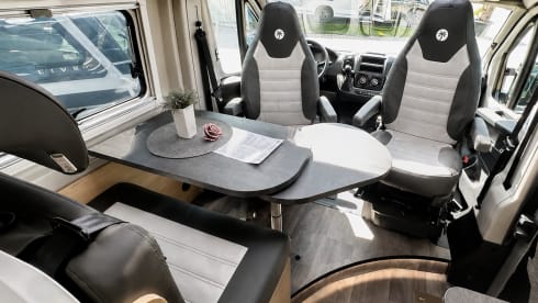 V-type – Sunlight buscamper compact met lengtebedden